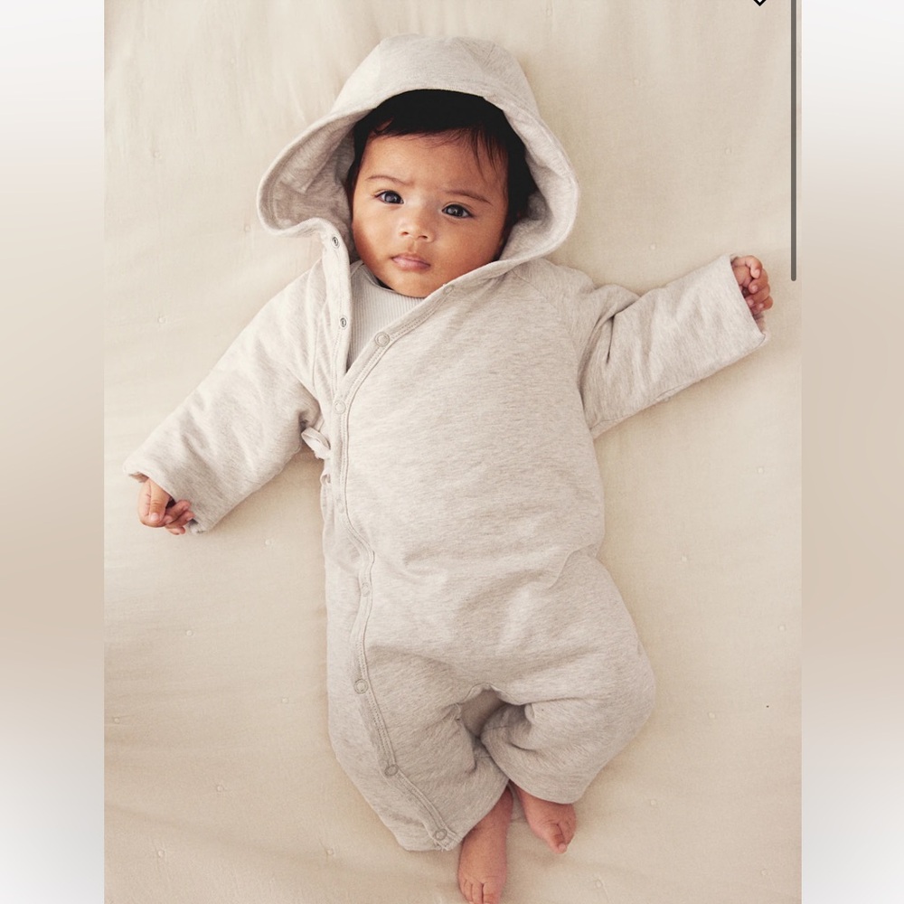 H&M adorables padded bunting suit 0-3 months
